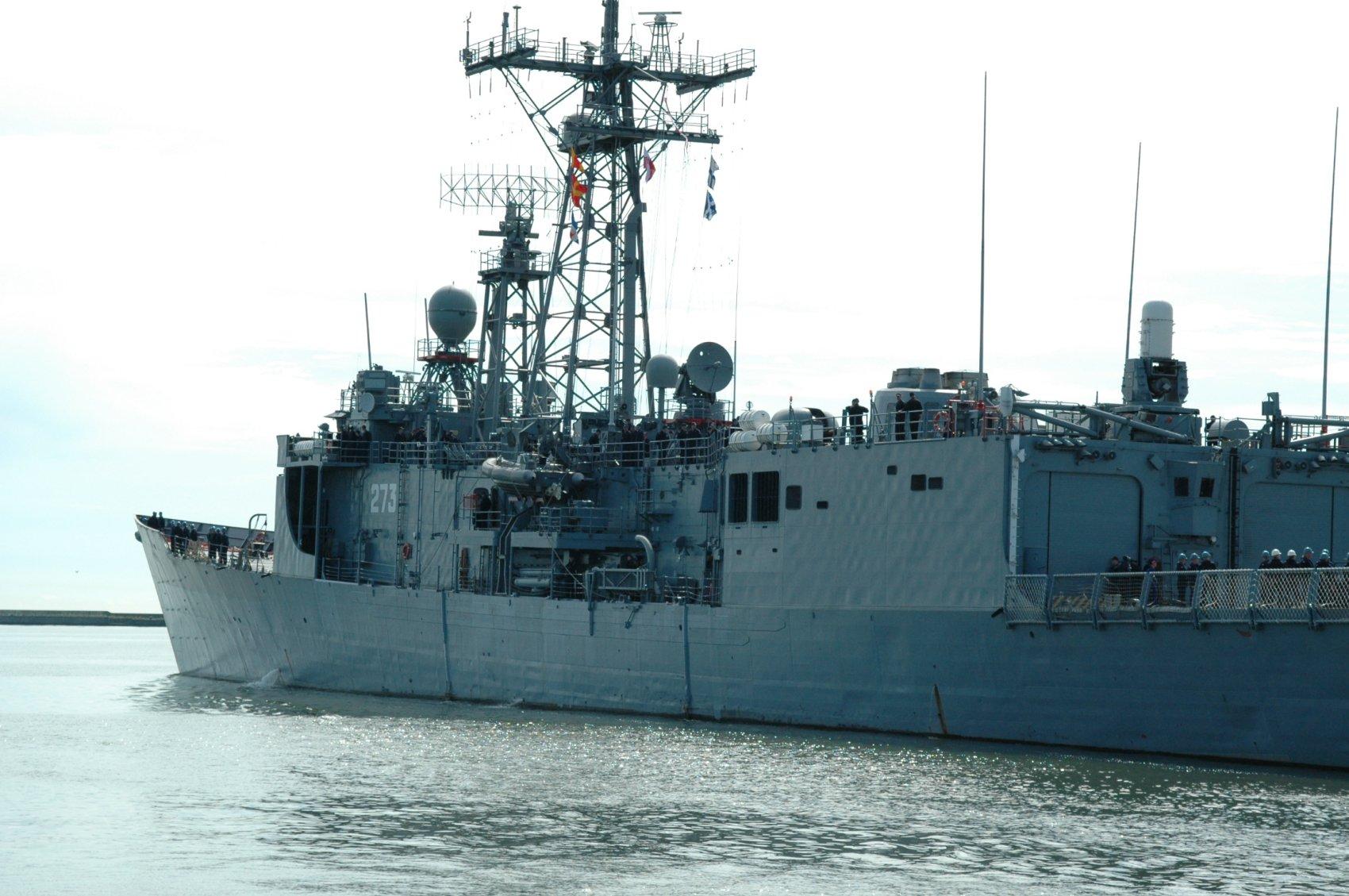 [1700 X 1129] A Side View Of An Oliver Hazard Perry Class Frigate Operated By The Polish Navy